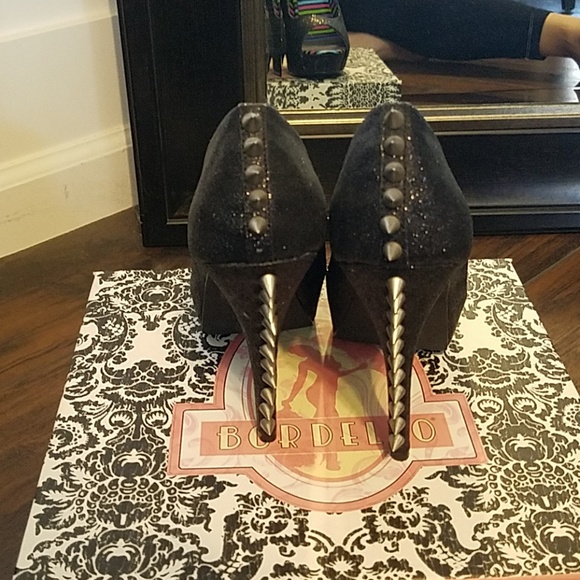 Too Fast Brand spike heel size 7 in black shimmer - Picture 2 of 5